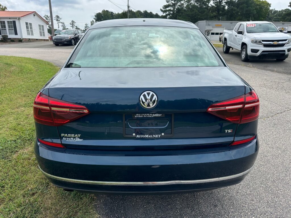 2018 Volkswagen Passat 2.0T S | 2.0T R-Line