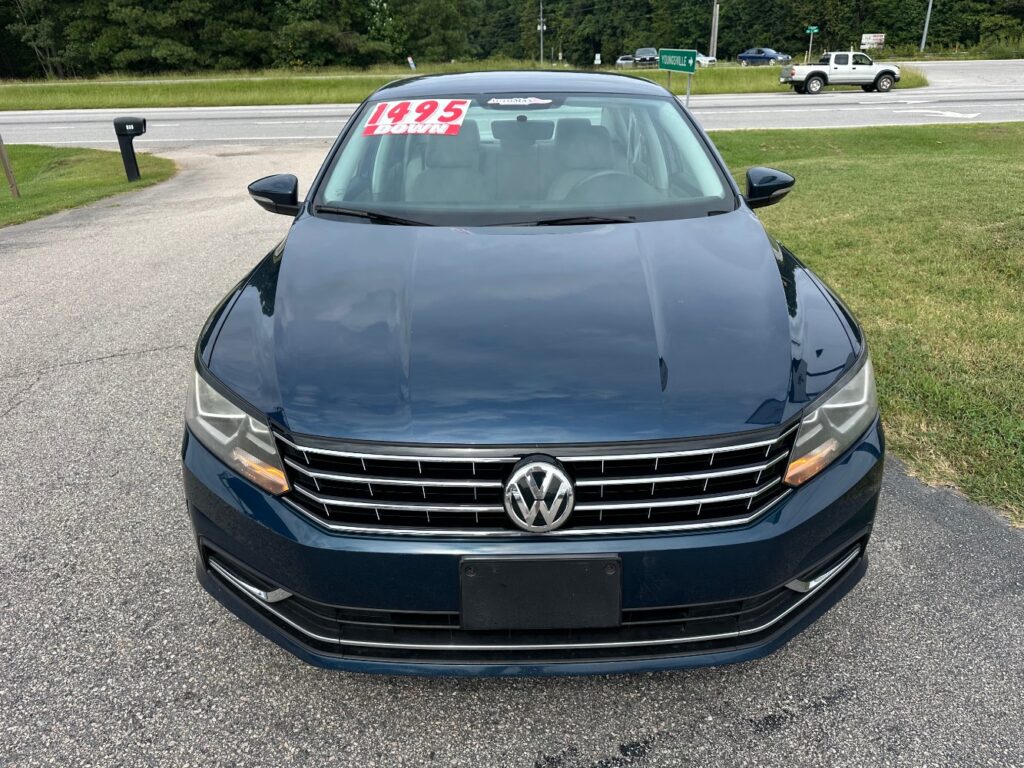 2018 Volkswagen Passat 2.0T S | 2.0T R-Line