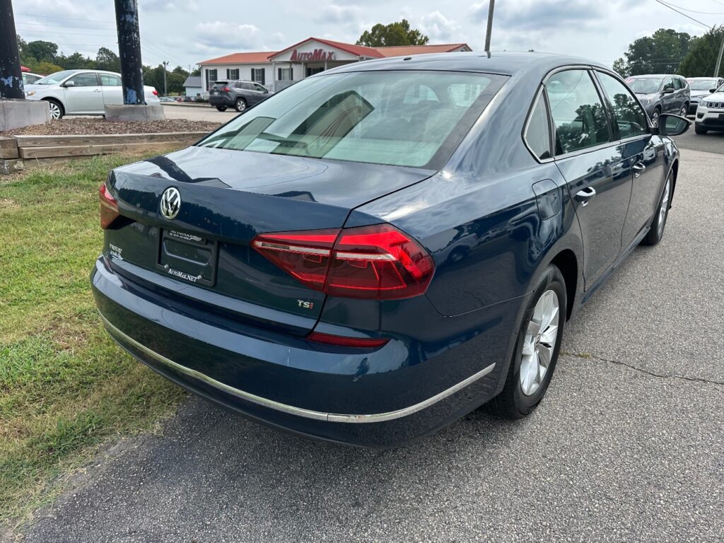 2018 Volkswagen Passat 2.0T S | 2.0T R-Line