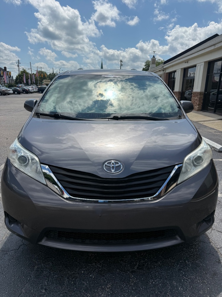 2017 Toyota Sienna LE