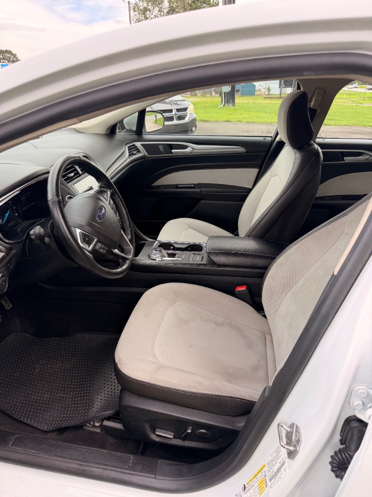 2020 Ford Fusion SE