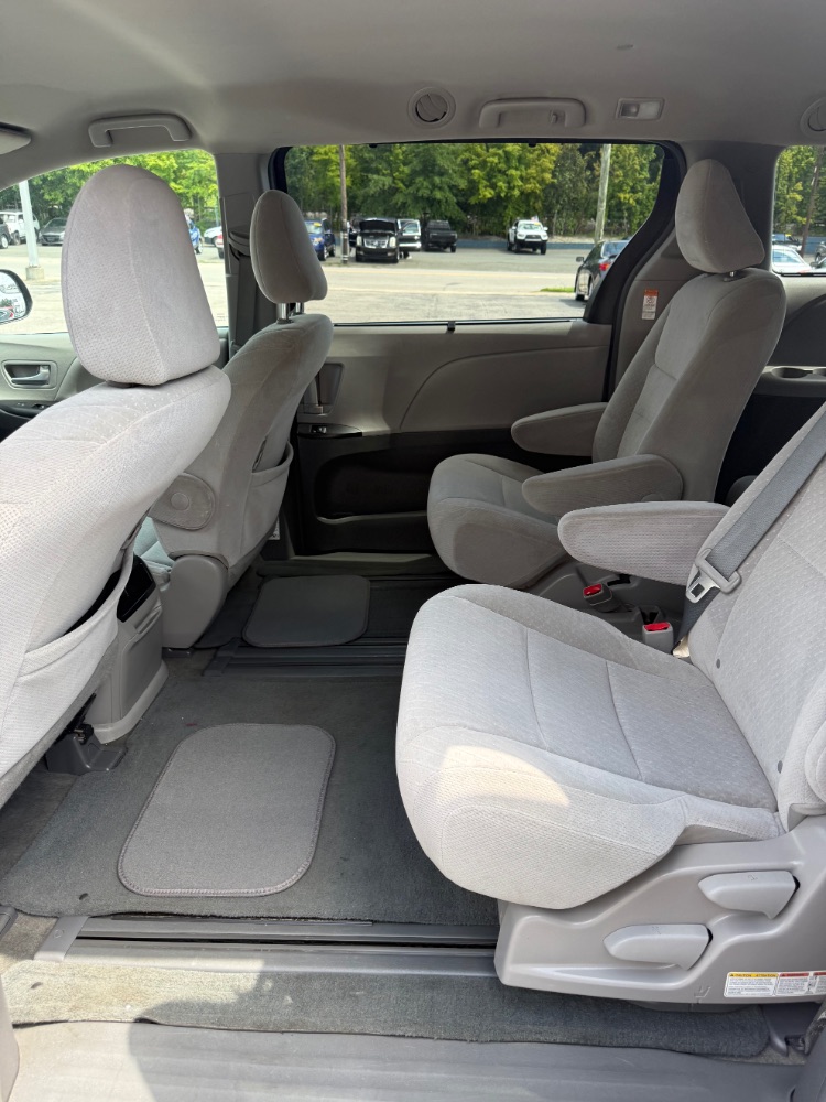 2017 Toyota Sienna LE
