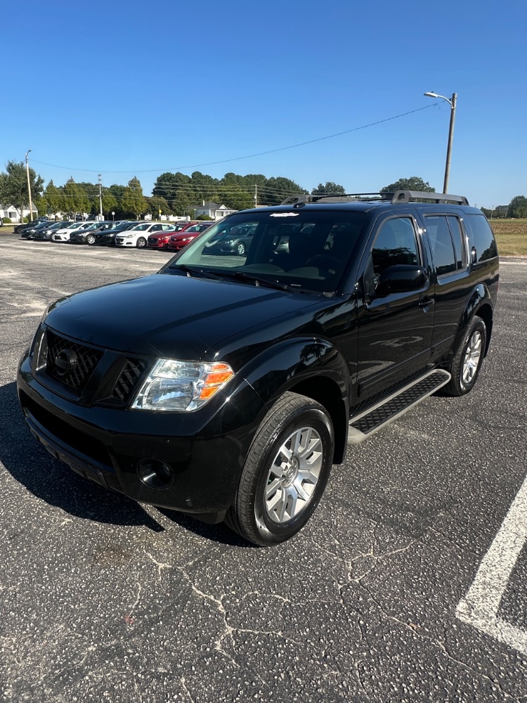 2012 Nissan Pathfinder LE