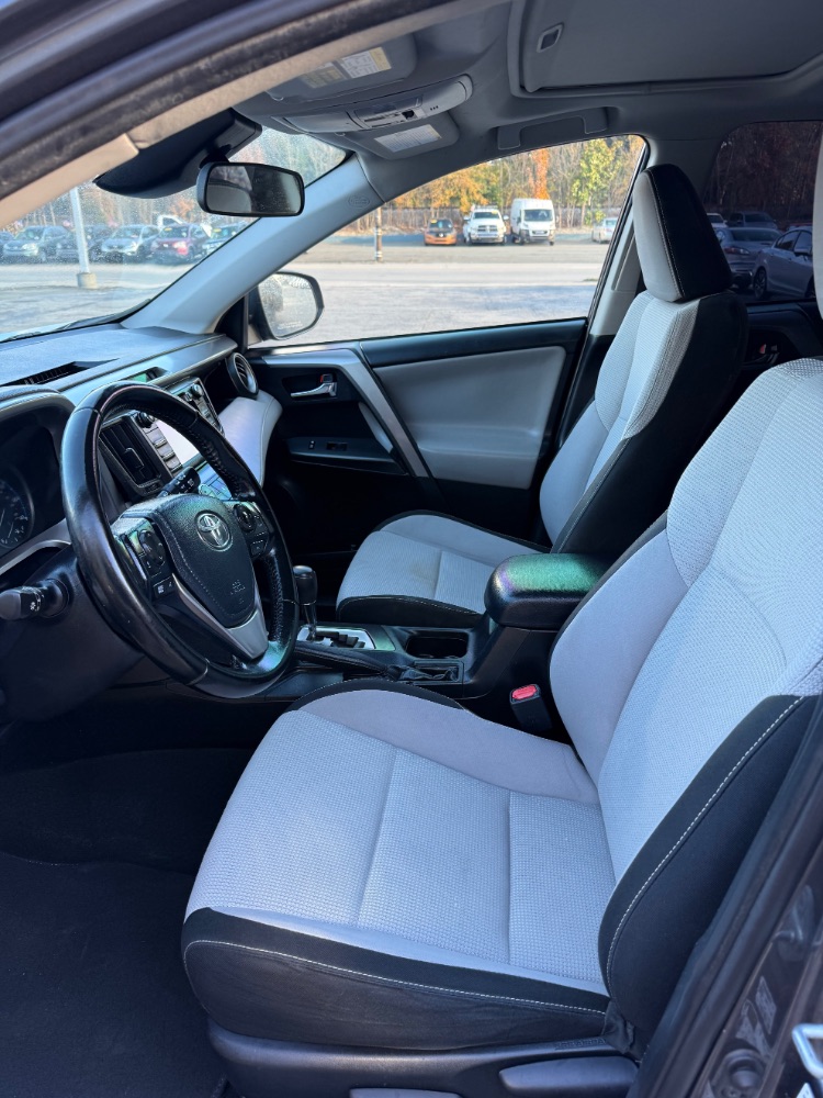 2018 Toyota RAV4 XLE - Photo 10