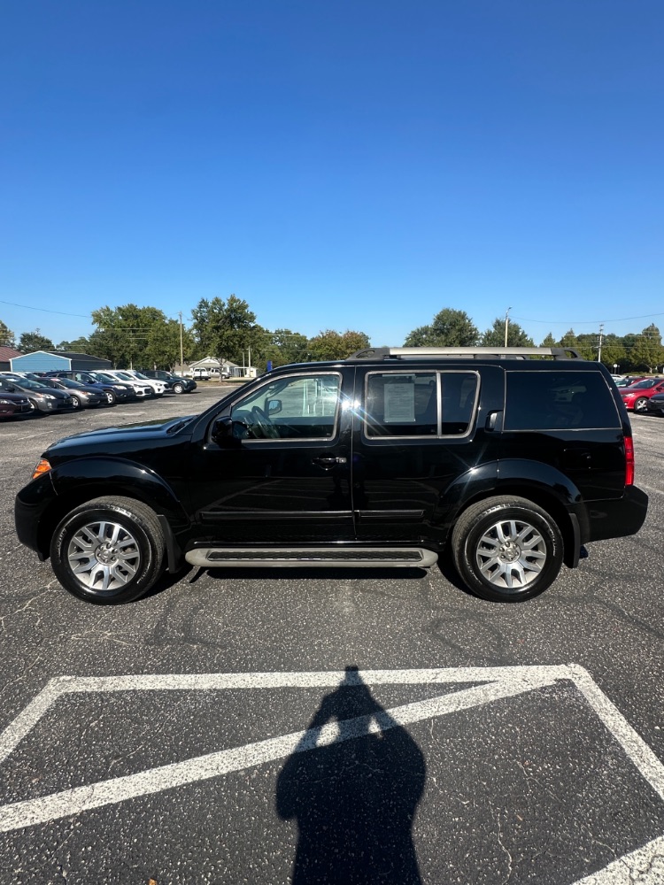 2012 Nissan Pathfinder LE