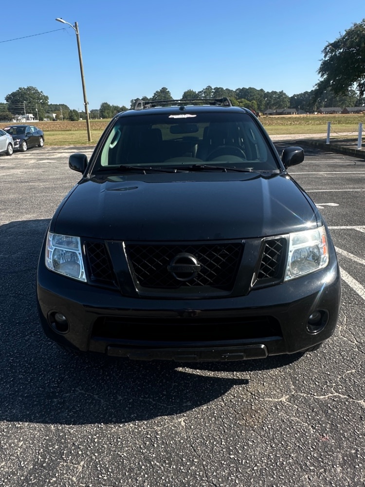 2012 Nissan Pathfinder LE