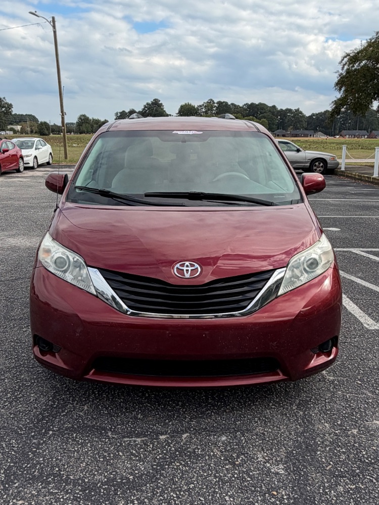 2013 Toyota Sienna LE V6 7 Passenger Auto Access Seat | LE V6 8 Passenger