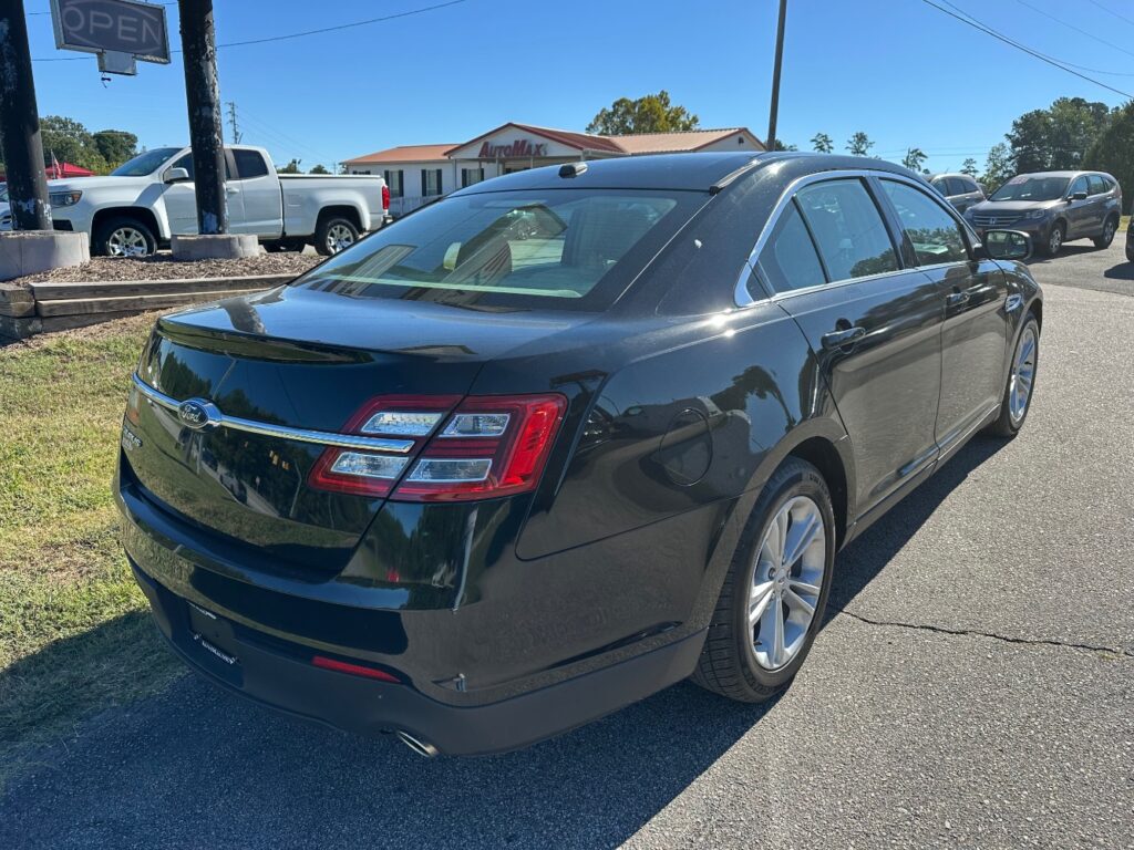 2016 Ford Taurus SE