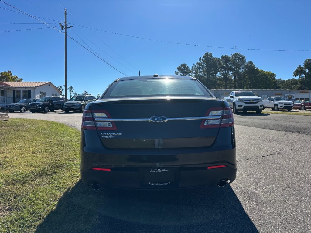 2016 Ford Taurus SE
