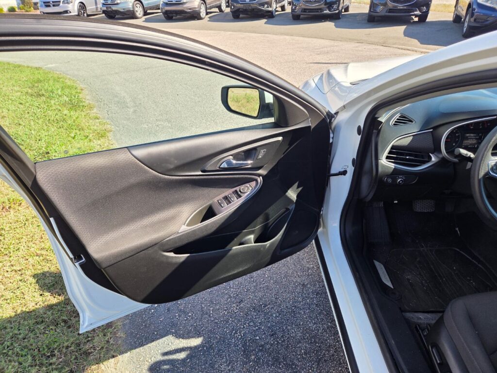 2021 Chevrolet Malibu FWD 1FL
