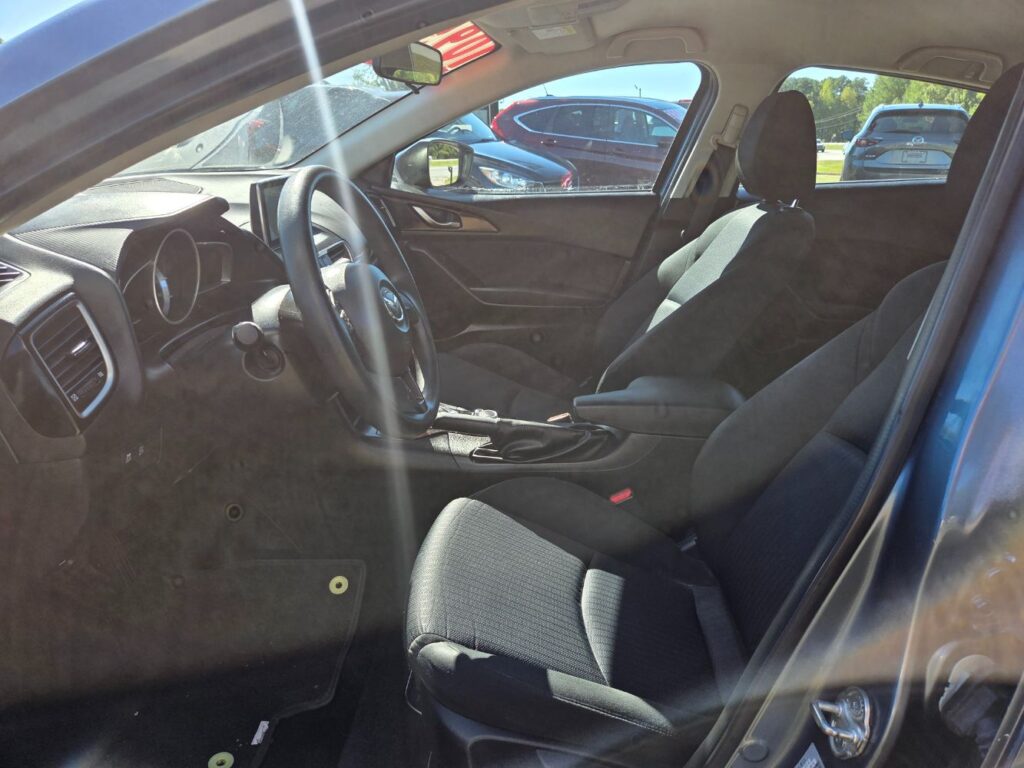 2016 Mazda 3 i Sport