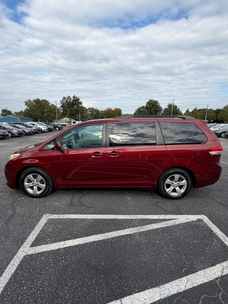 2013 Toyota Sienna LE V6 7 Passenger Auto Access Seat | LE V6 8 Passenger