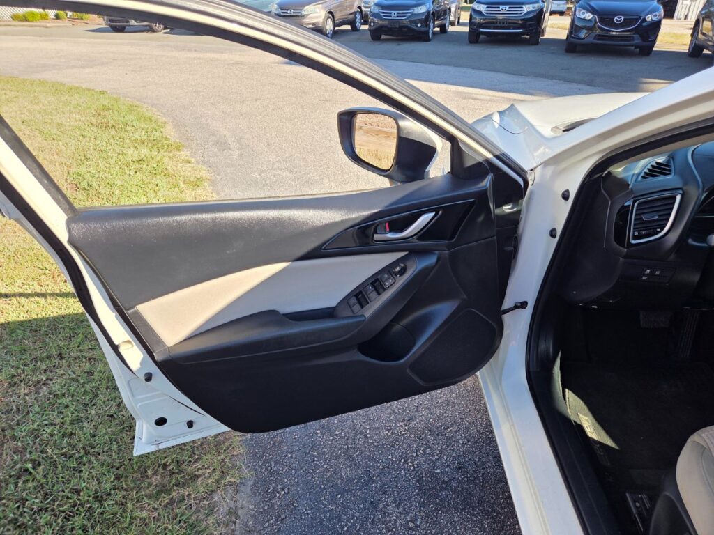 2016 Mazda 3 i Sport