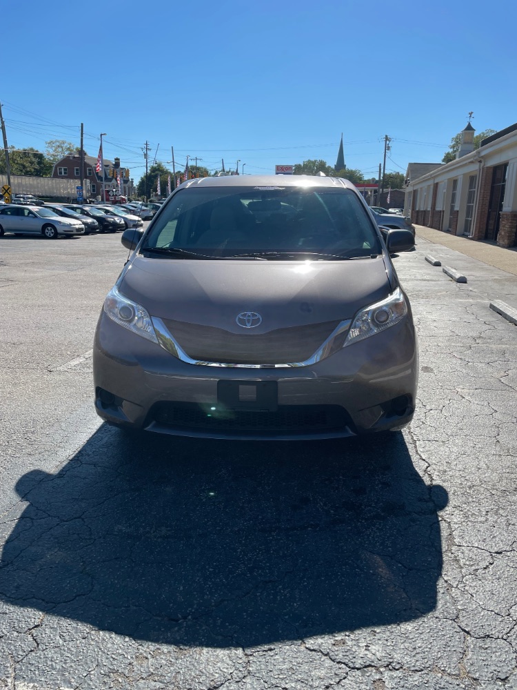 2011 Toyota Sienna LE V6 Auto Access Seat | LE V6